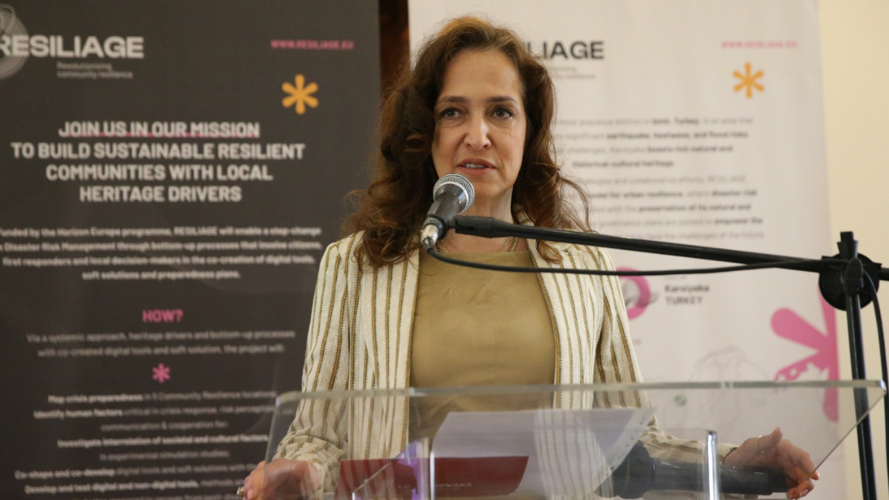 Izmirdesondakika-220