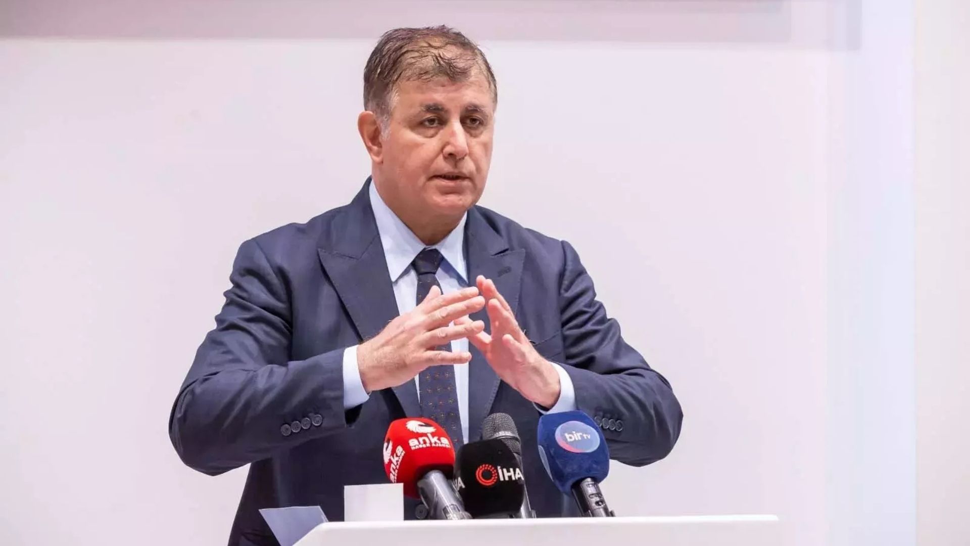 İzmirlilere Sorduk Cemil Tugay 1 Yılı Geride Bıraktı! Yeniden Aday Olsa Oy Verir Misiniz