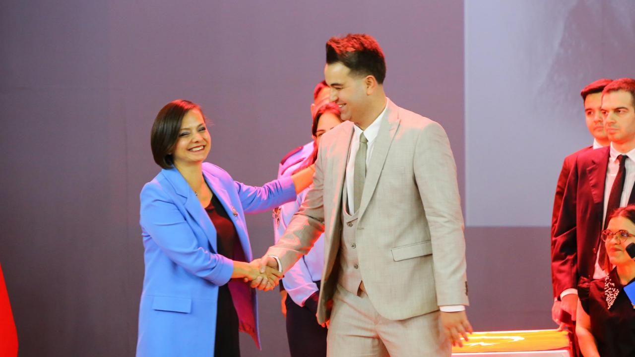 Karabağlar Belediyesi’nde Aday Memurlar Yemin Etti 5