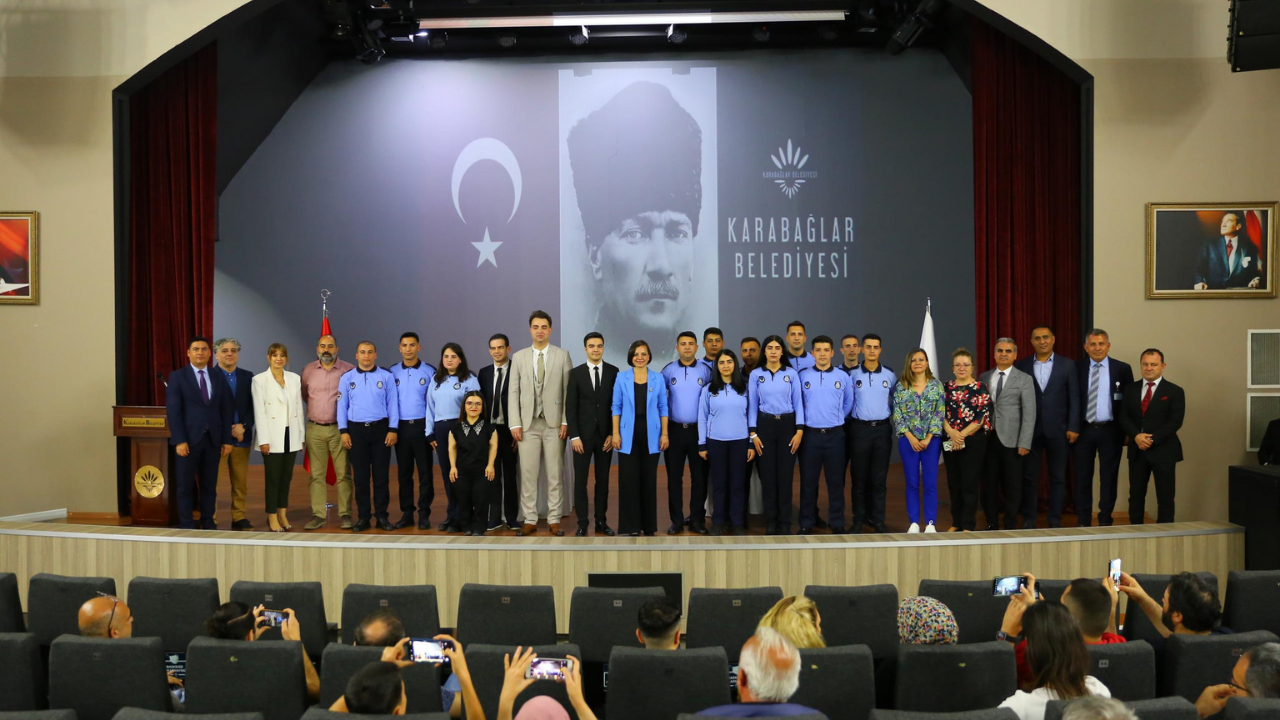 Karabağlar Belediyesi’nde Aday Memurlar Yemin Etti