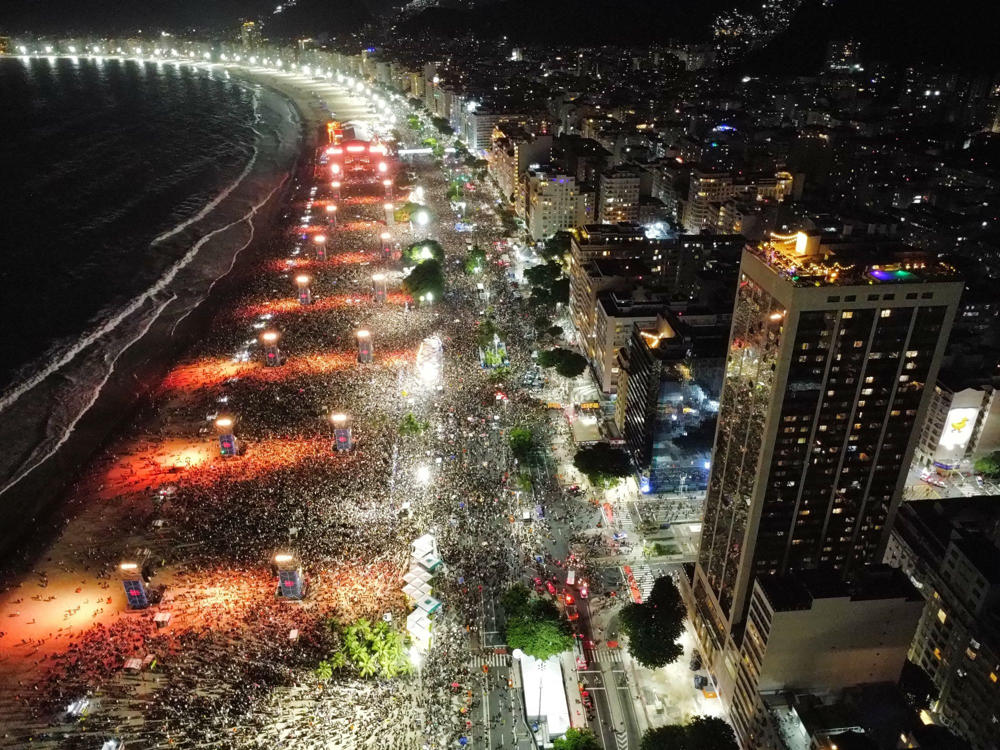 L A D Y G A G A N I N B R E Z I L Y A D A K I U C R E T S I Z K O N 693424 205371