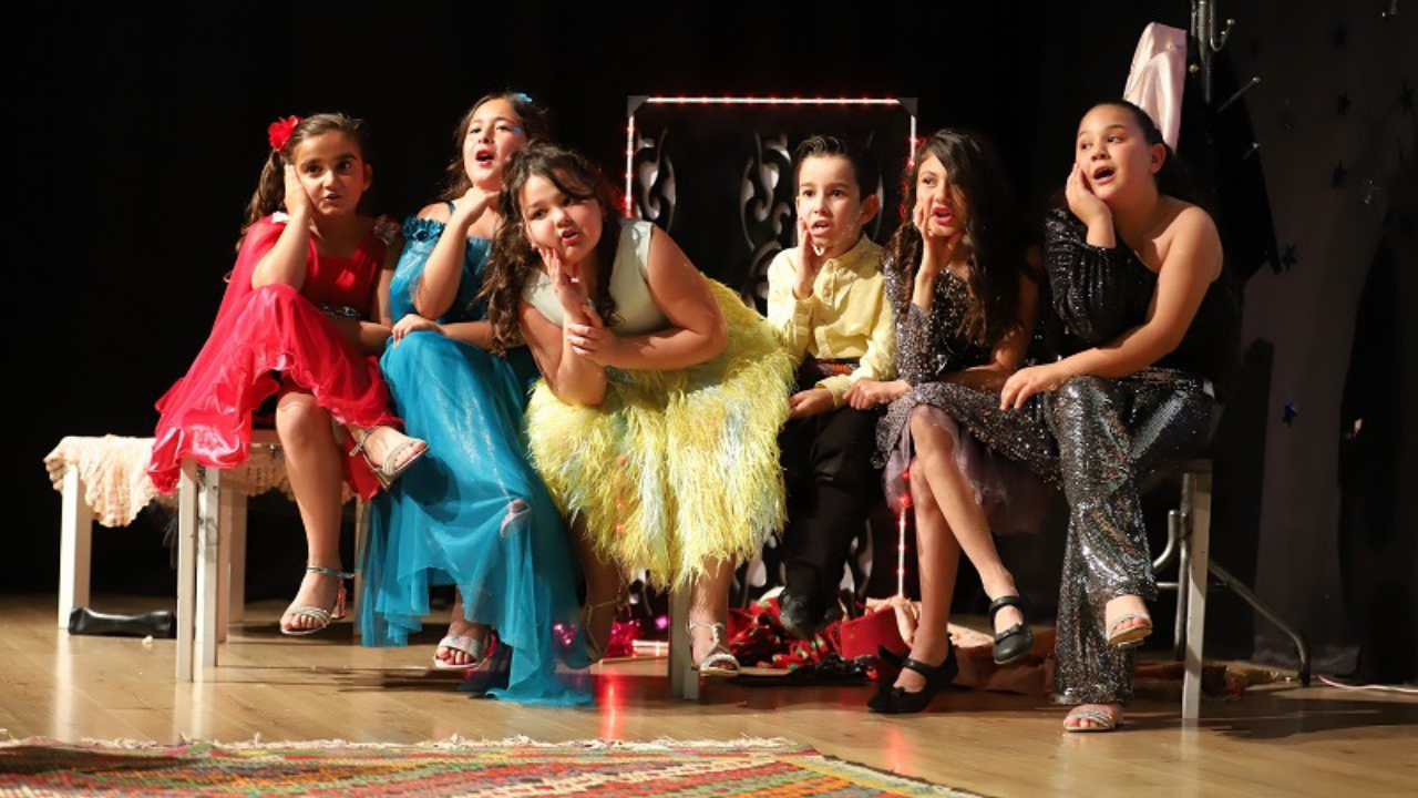 Menderes Belediyesi Çocuk Tiyatrosu Sahnede 3