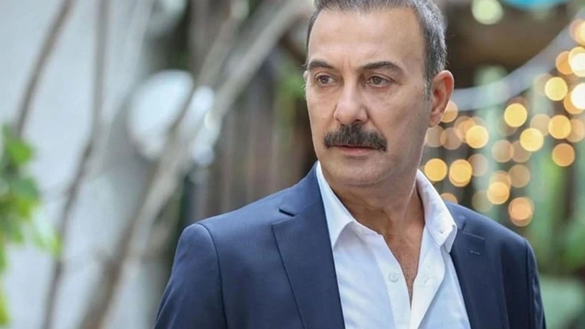 Ünlü Oyuncu Setteyken Yıkıldı Babasının Ölüm Haberini Sosyal Medyada Gördü2