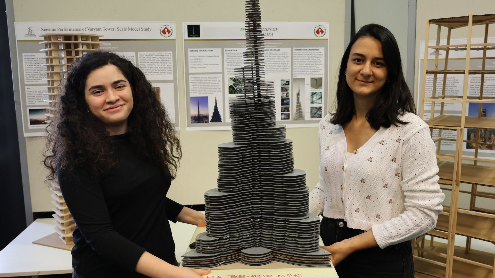 Ünlü Yapılar Deprem Testinde Gençlerden Sarsıcı Farkındalık, (2)