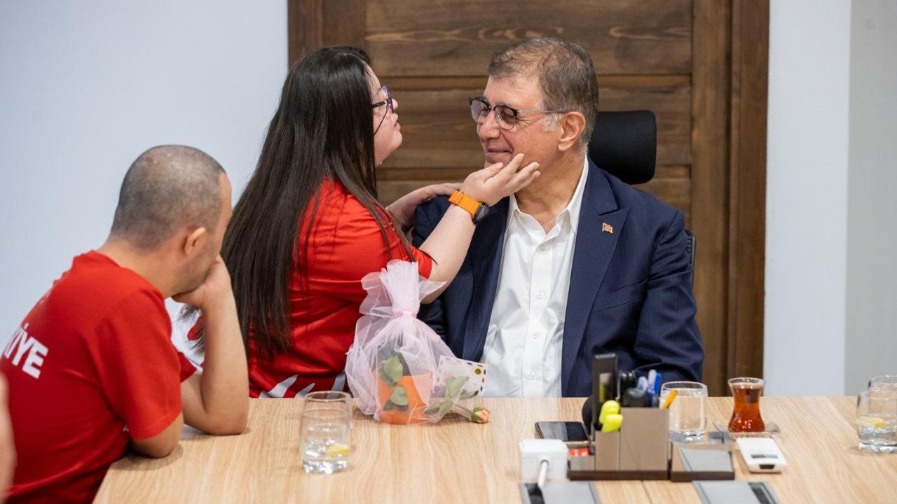 Başkan Tugay İzmir’in Gururlarını Ağırladı