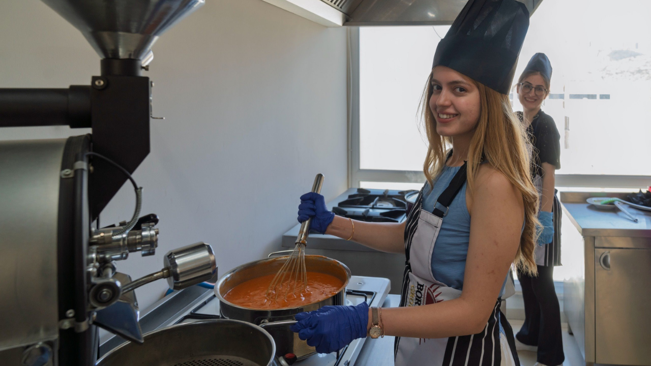 Dersler Değil Tencereler Kaynadı