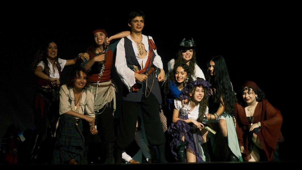 Işılay Saygın Tiyatro Tarih