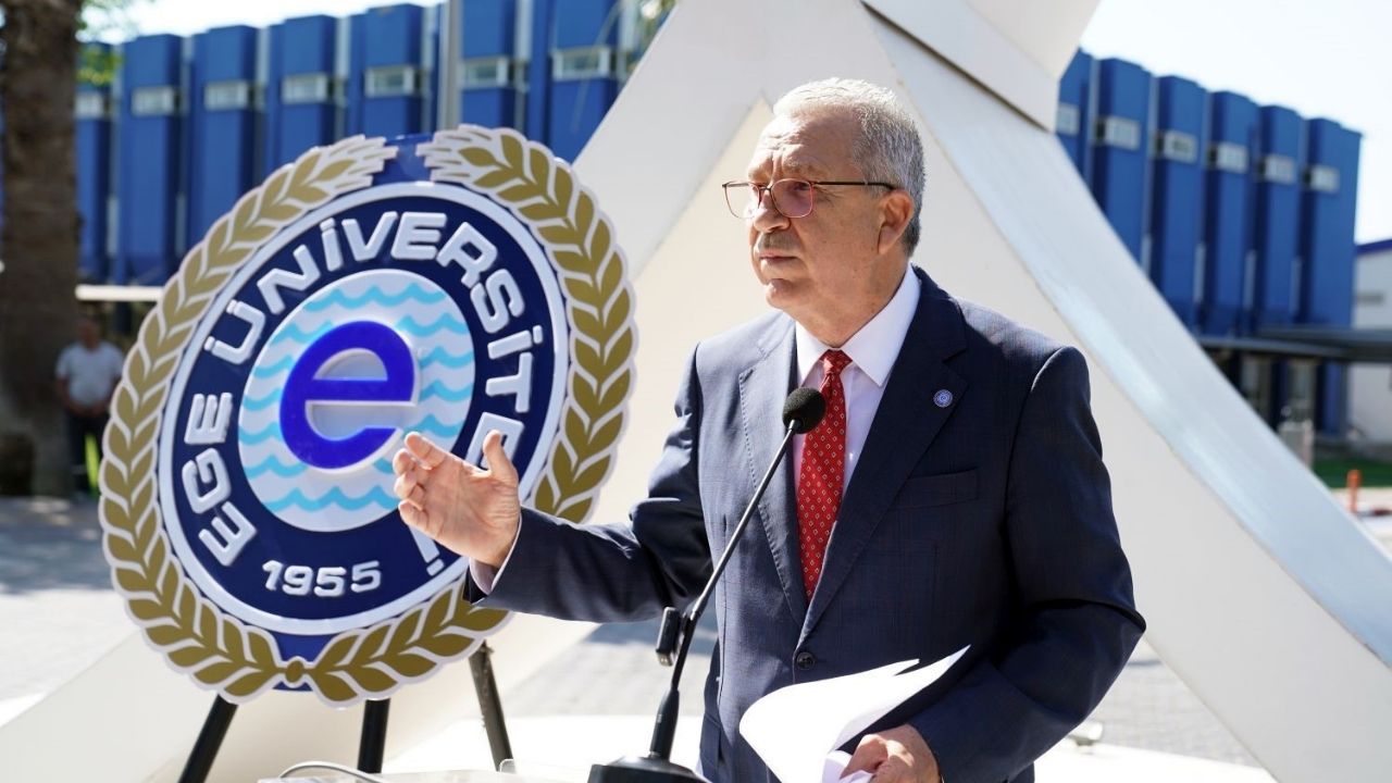 Ege Üniversitesi'nde 15 Temmuz'da Tek Yürek Mesajı Demokrasiye Daima Sahip Çıkacağız (1)