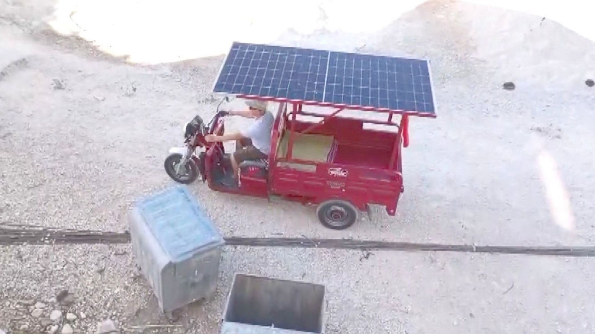 Elektrikli Motosikletine Güneş Paneli Taktı, Hem Tasarruf Sağladı Hem Menzili Artırdı (2)