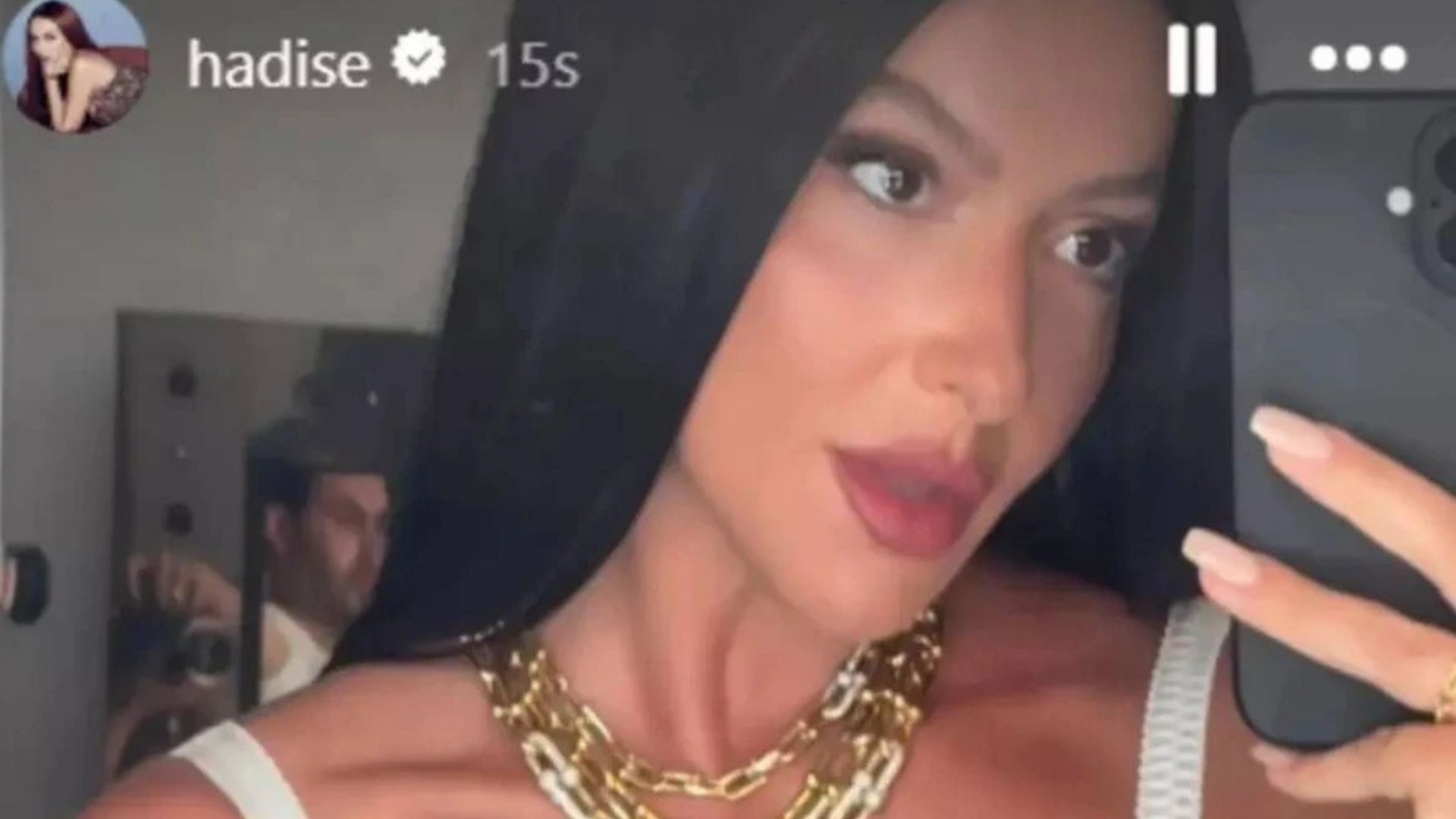 Hadise’den Imaj Değişikliği Siyah Peruklu Yeni Tarzı Olay Oldu2