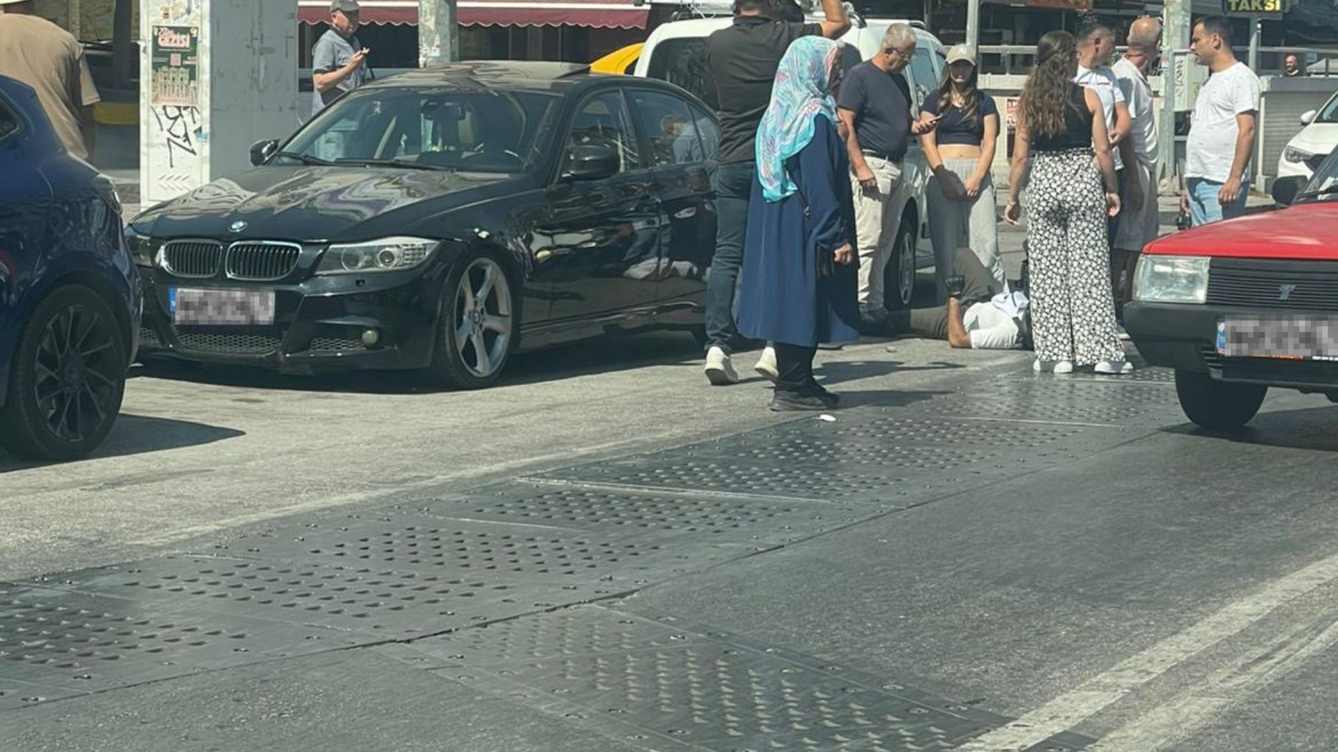 İnönü Caddesi’nde Motosiklet Kazası Trafik Kilitlendi! (2)