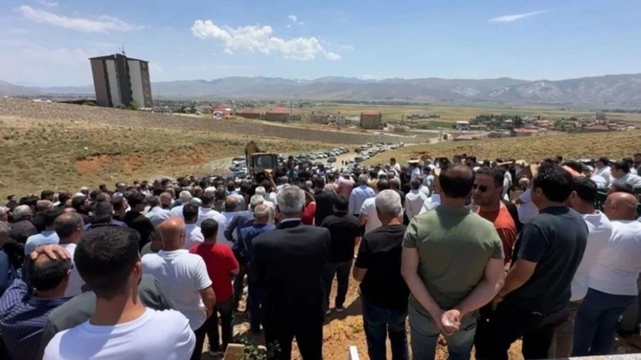 Tiktok Fenomenine Silahlı Saldırı Üç Çocuğuyla Birlikte Pusuya Düşürüldü (1)