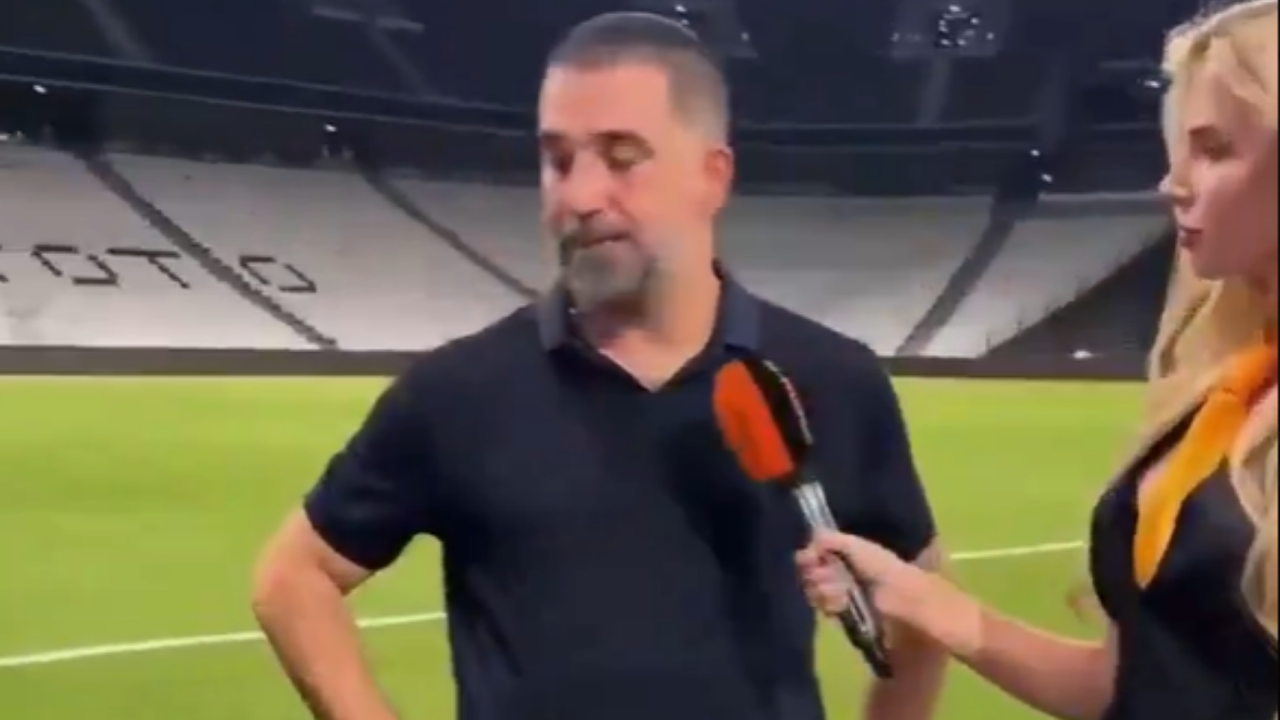 Arda Turan Muhabire Bakmıyor