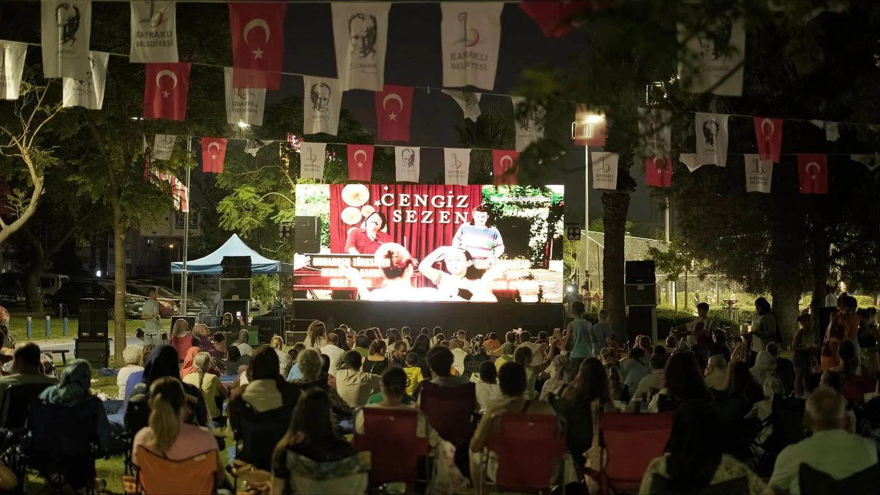 Bayraklı Sinema (2)