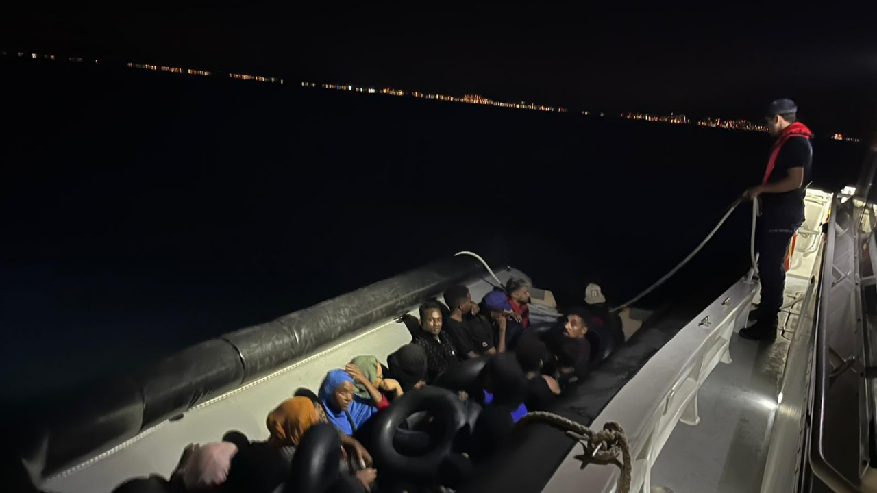 Ege'de İnsan Kaçakçılığı Operasyonu 83 Göçmen Kurtarıldı