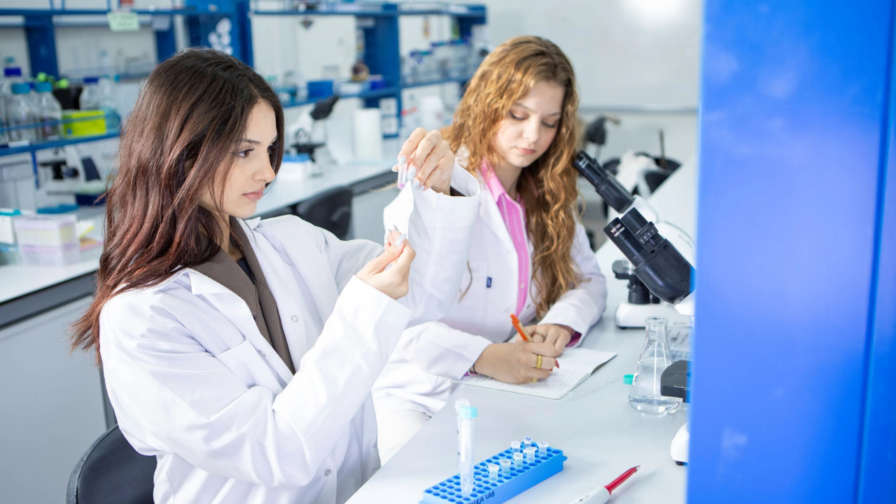 Izmir Ekonomi Üniversitesi Laboratuvar