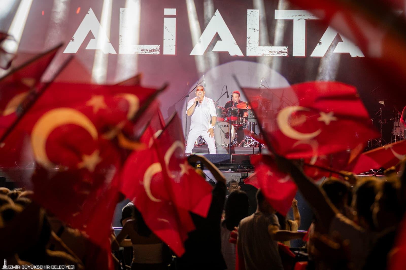 İzmir'de 30 Ağustos’a Yakışan Gece5