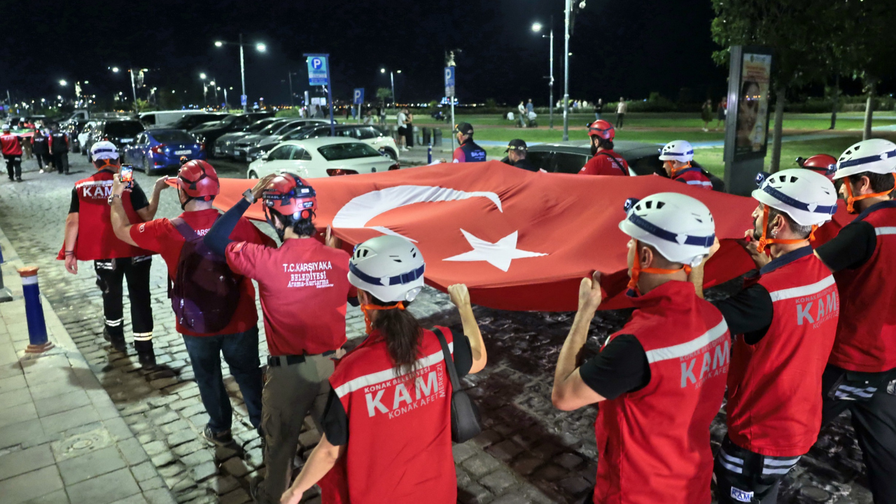 Konak Yürüyüş (3)