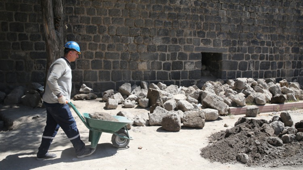 Muş Malazgirt Kalesi