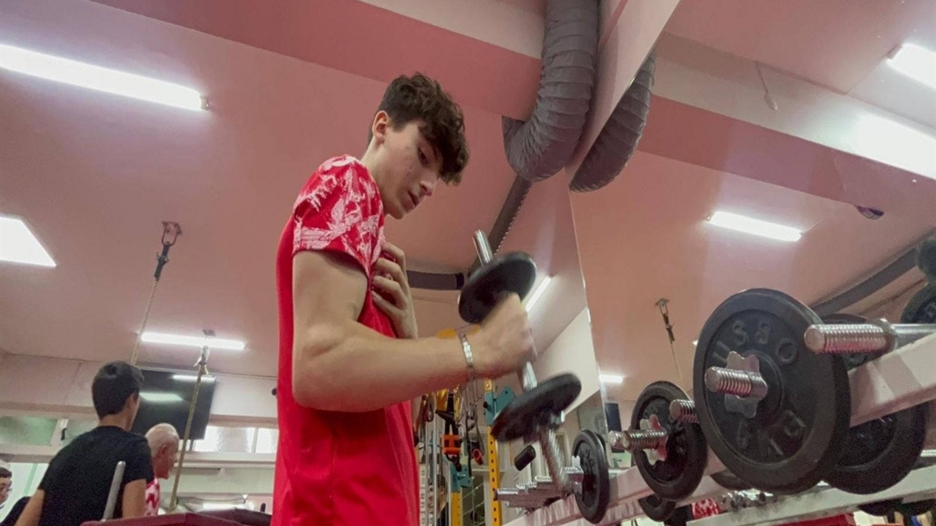 15 Yaşındaki Berat, Bilek Güreşinde Dünya Şampiyonu Oldu (3)