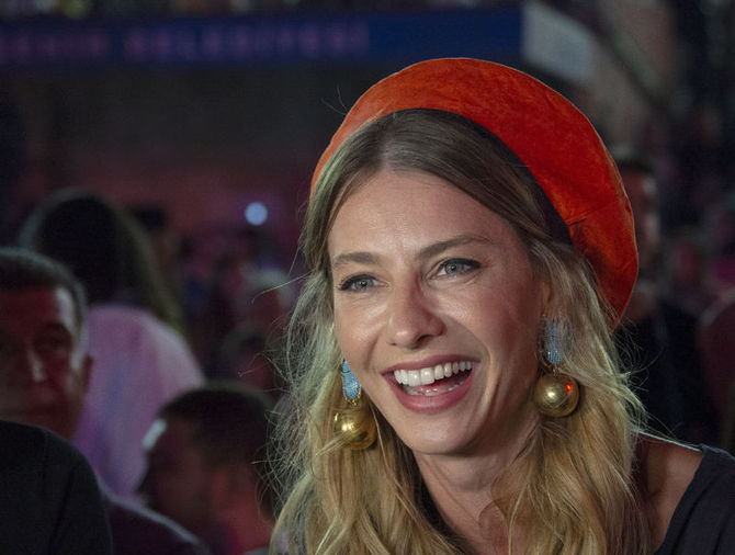 3824439 Aefcd35145090521378Eef7E0B6585D2