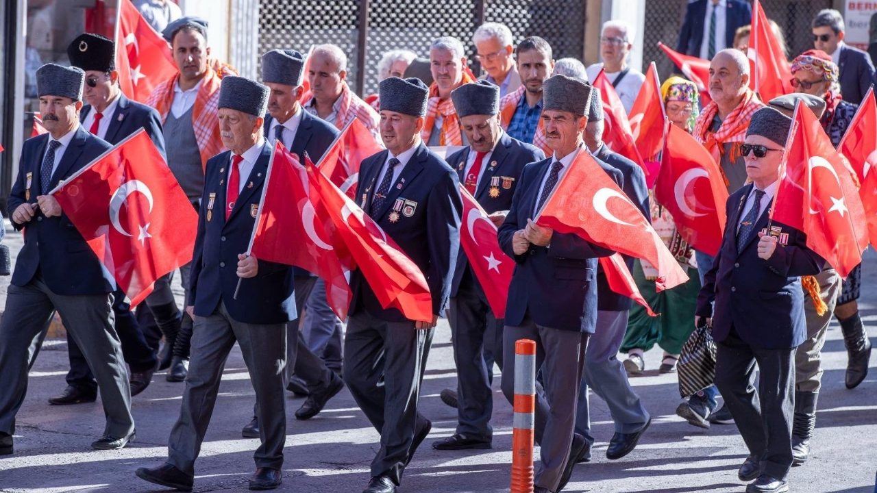 9 Eylül Kutlama Yürüyüş Gaziler