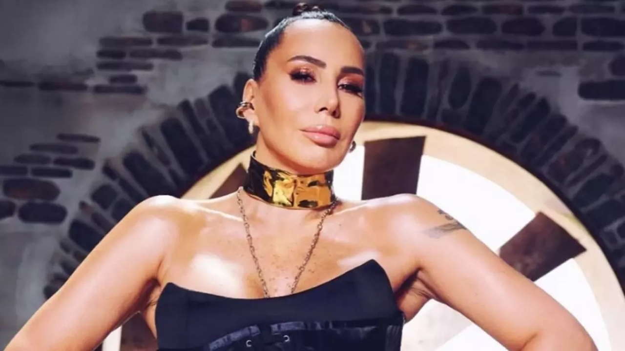 Asena Boşanır Boşanmaz Bülent Ersoy’la Aynı Sahnede (3)