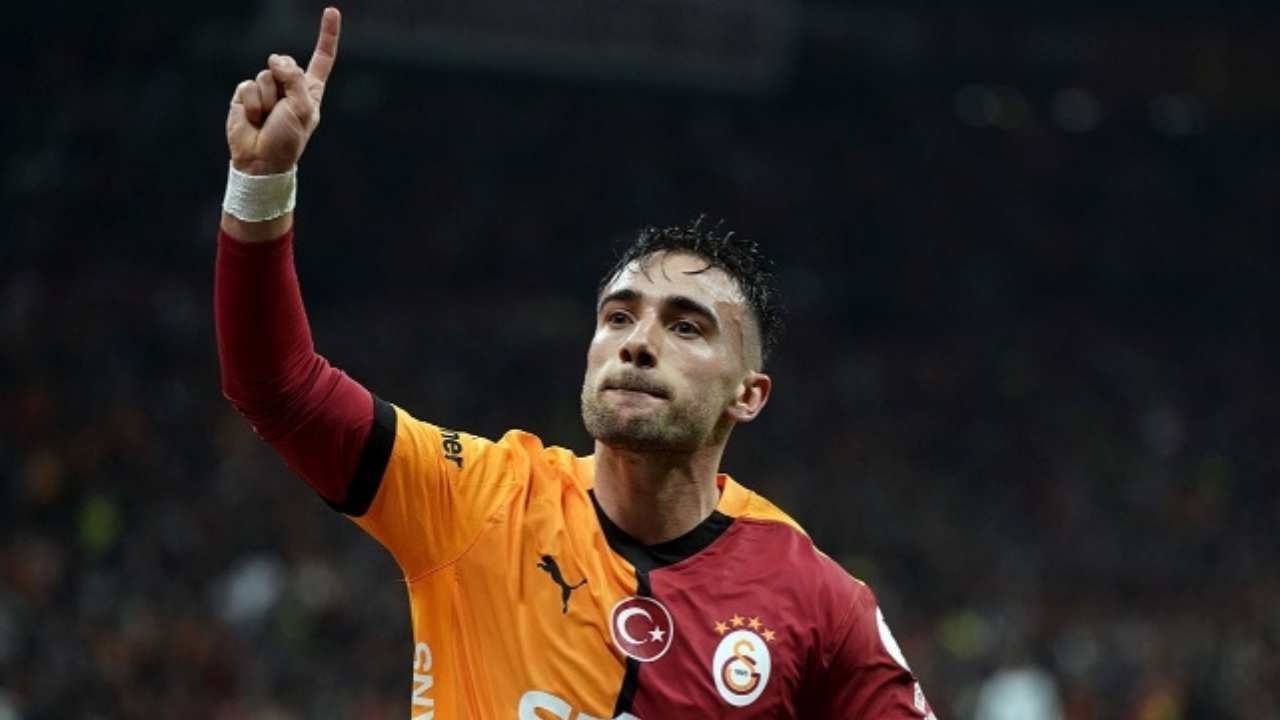Galatasaraylı Yunus Akgün Nişanlandı! İşte Müstakbel Eşi (2)