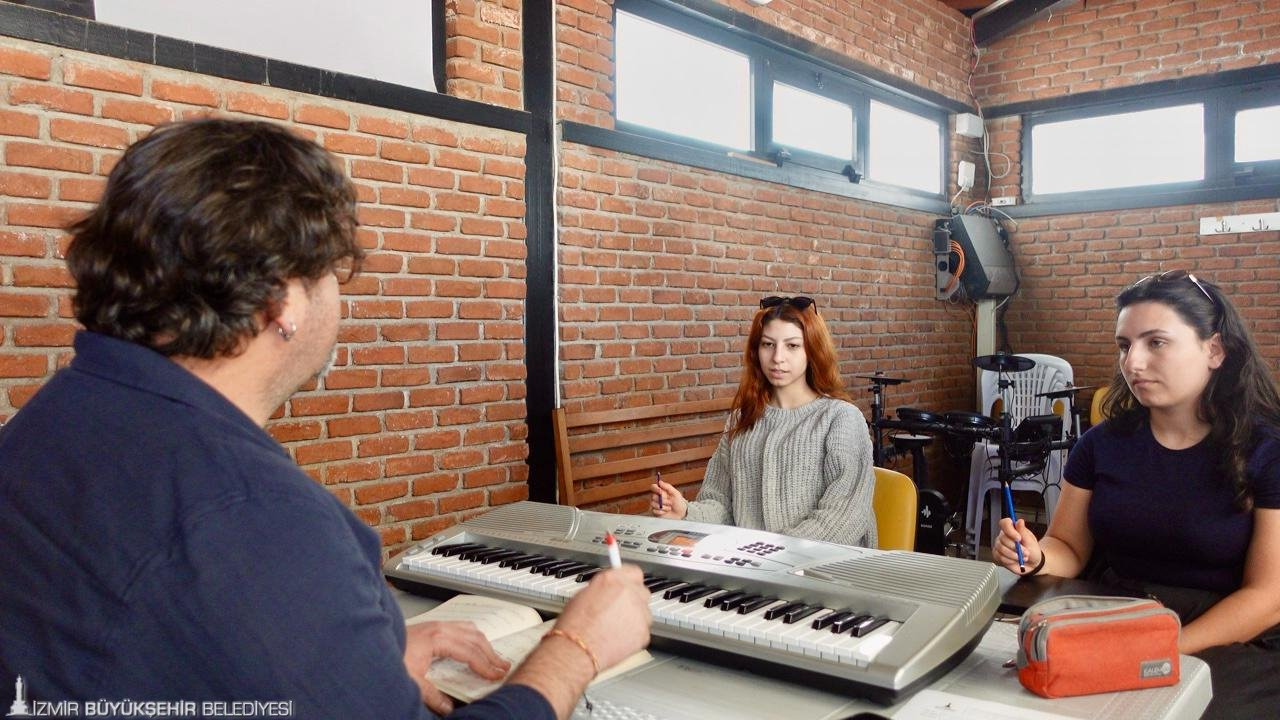 Gençlere Ücretsiz Müzik