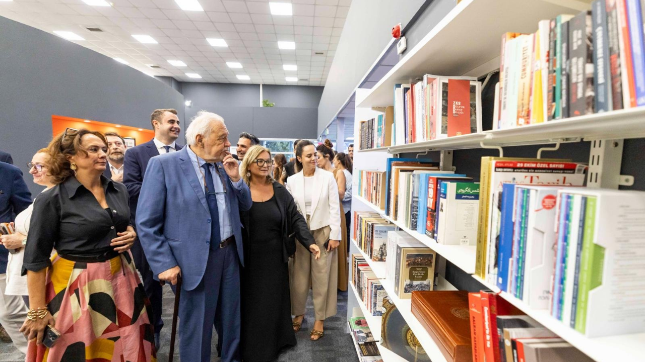 Ilber Ortaylı Kütüphanesi 2