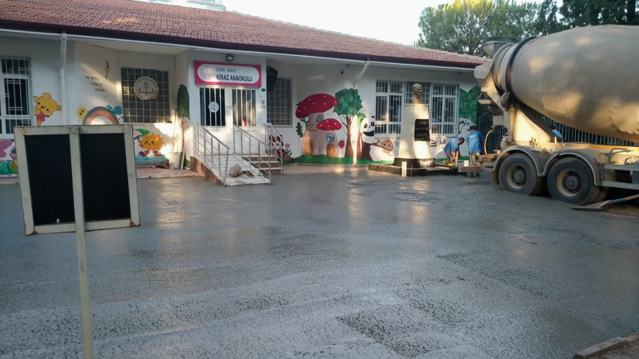 İzmir Büyükşehir Belediyesi’nden Okullara Destek 2