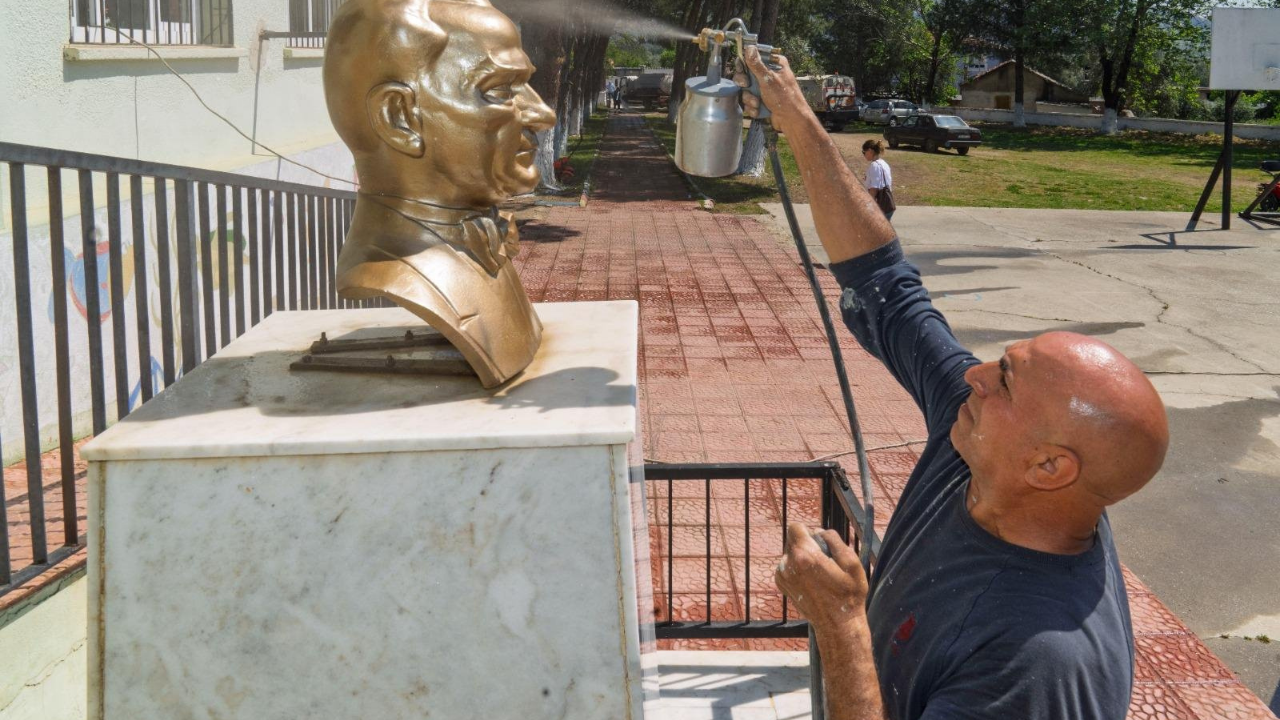 İzmir Büyükşehir Belediyesi’nden Okullara Destek