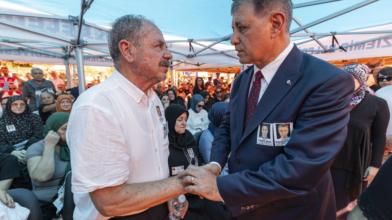 Izmir Şehitlerini Ağırlıyordu