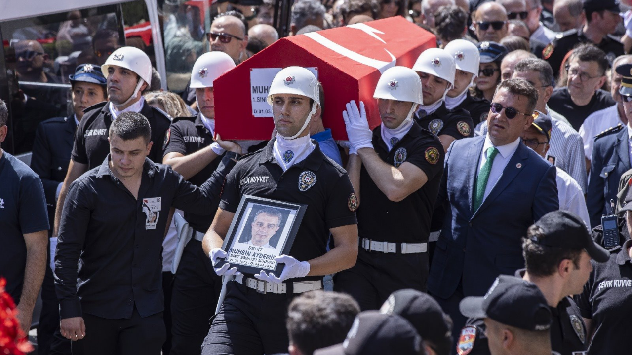 Izmir Şehitlerini Ağırlıyordu1