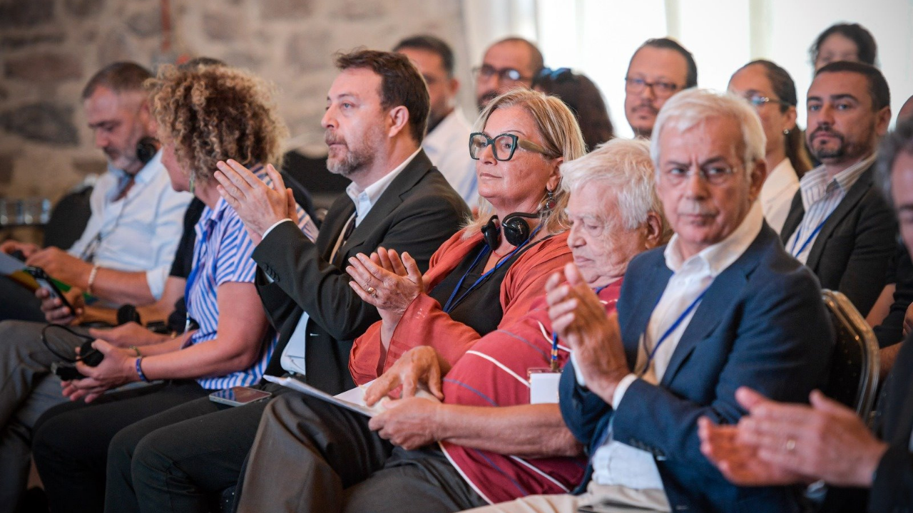 İzmir’de Akdeniz İçin Kültür Ve Ekolojik Dönüşüm Sempozyumu Başladı