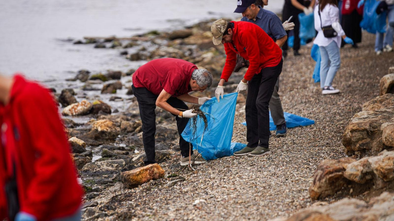 İzmir’de Dünya Rekoru Için Plaj Temizliği Türkiye Japonya Iş Birliği 1