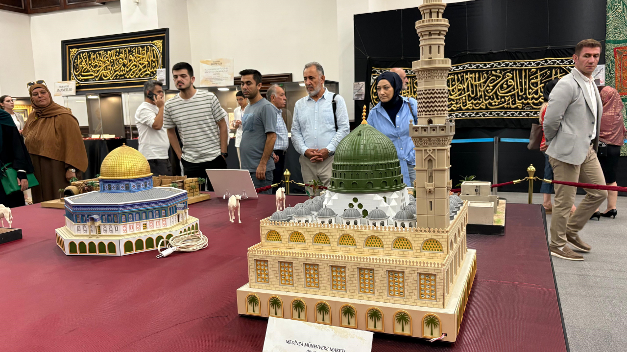 Kutsal Emanetler İzmir'de Ziyarete Açıldı 2