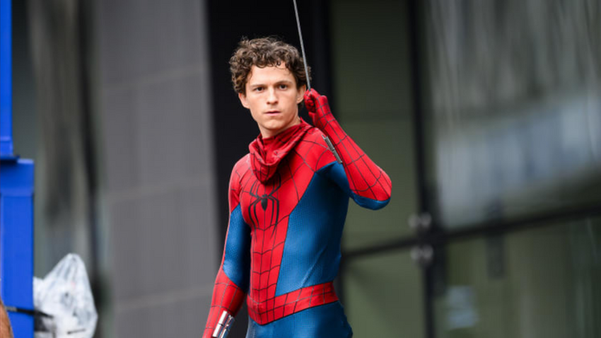 Spider Man Setinde Kaza Tom Holland Hastaneye Kaldirildi C0Mm-1