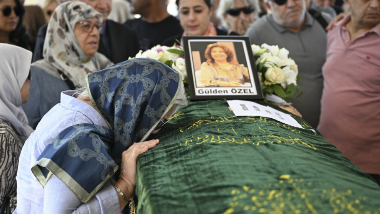 Trt’nin Duayen Spikeri Gülden Özel Son Yolculuğuna Uğurlandı (1)