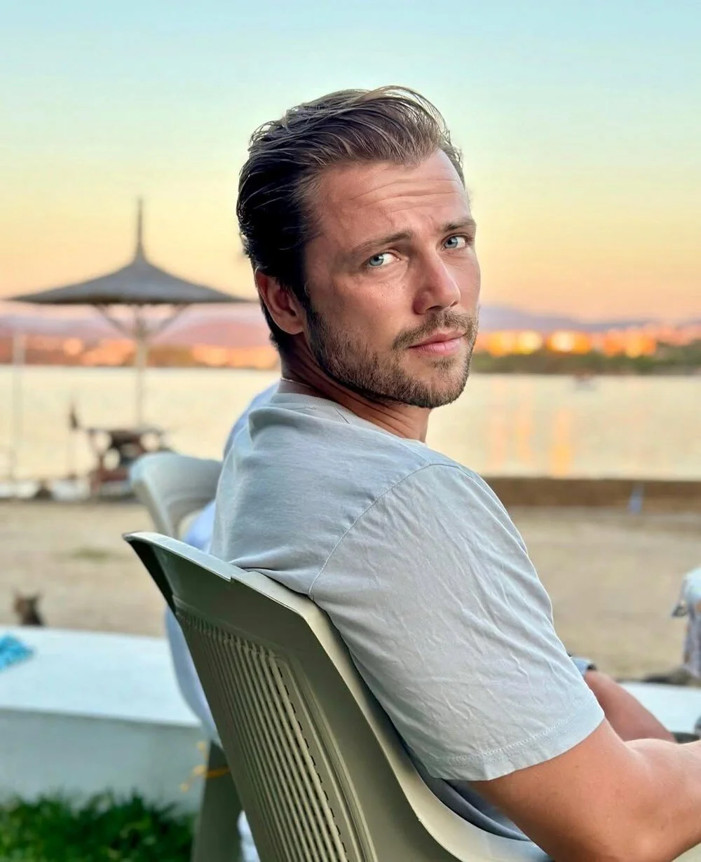 U I E9 3U3 A Eq L6 P K4G V Fae Q.jpg