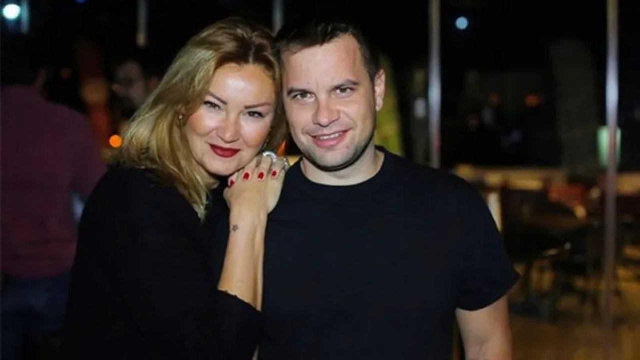 Yağmur Atacan’dan Pınar Altuğ’un Yoga Pozlarına Sansür (3)