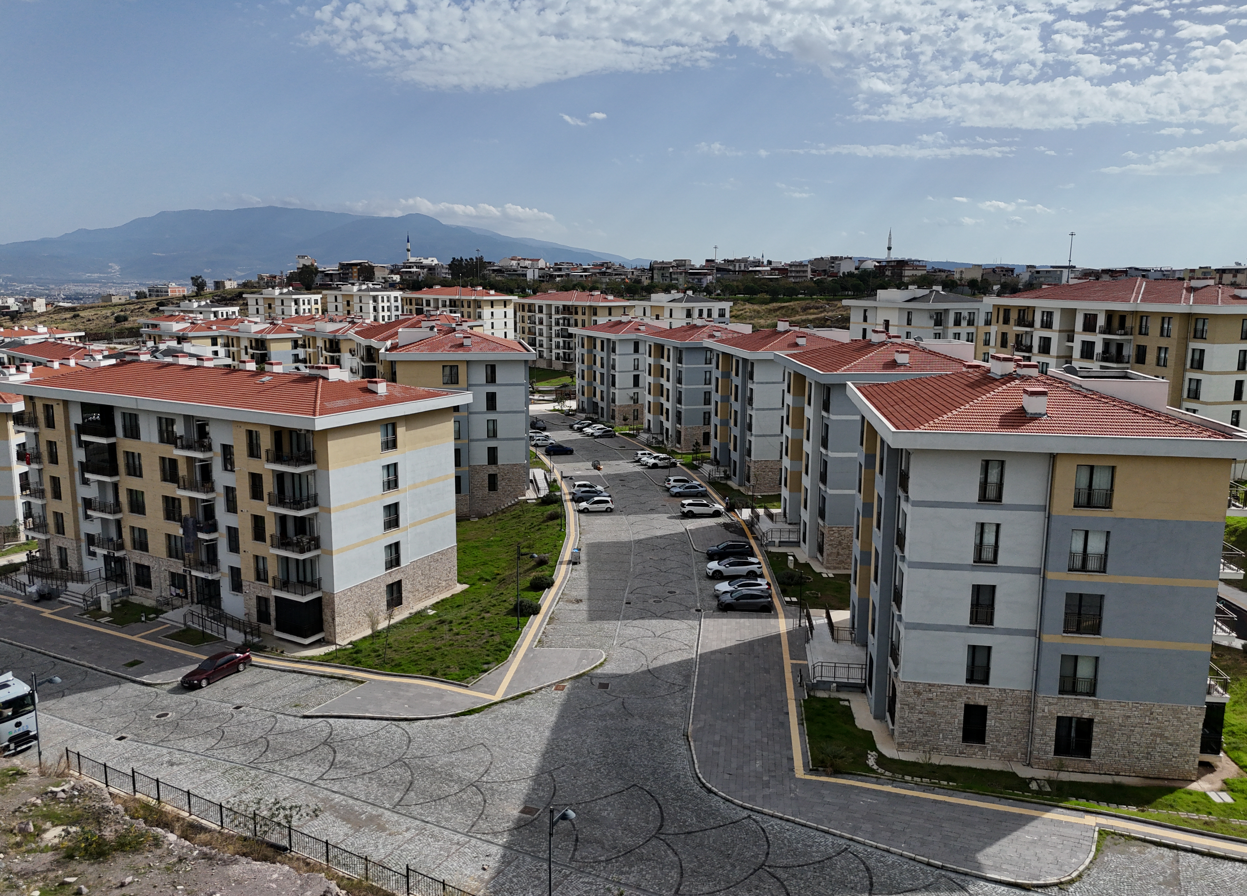 A A 20251029 39552594 39552591 I Z M I R D E 117 K I S I N I N Y A S A M I N I Y I T I R D I G I D E P R E M I N U Z E R I N D E N 5 Y I L G E C T I