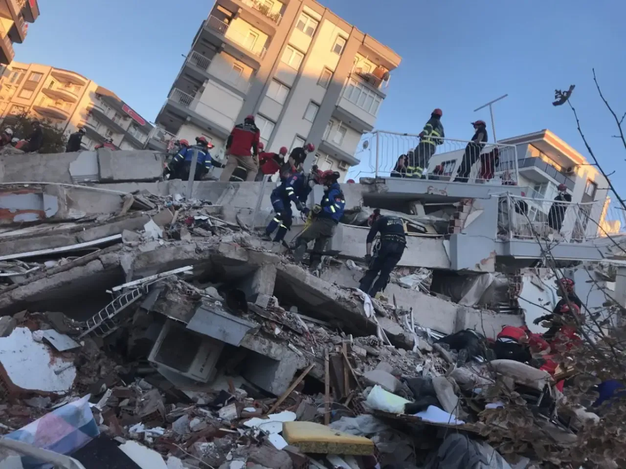 Cemil Tugaydan 17645245730 Ekim Depremi Mesaji 117 Canimizi Unutmayacagiz 1764524573