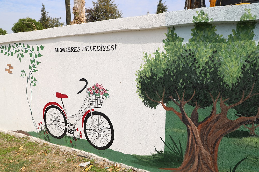 Menderes’te Akçaköy’ün Duvarları Sanatla Renkleniyor 1