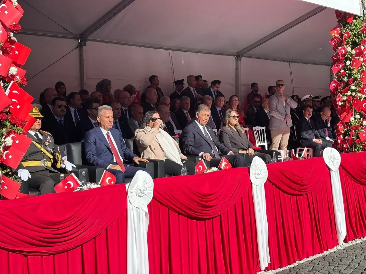 Izmirde 29 Ekim Cumhuriyet Bayrami Coskusu Basladi 2
