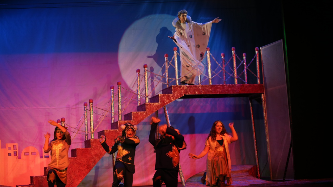 Karşıyaka Tiyatrosu 4 Ekimde Perde 1