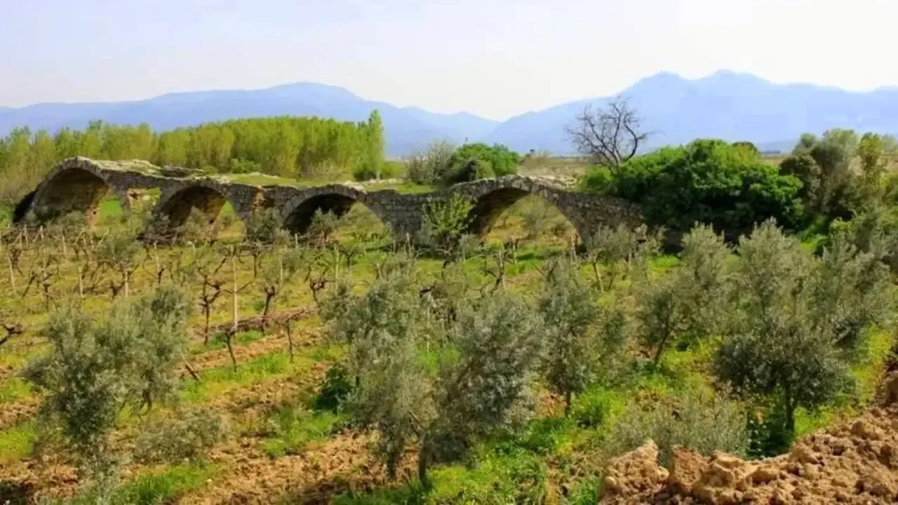 Kemalpaşa Tarihi Köprü