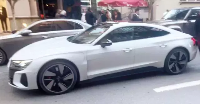 Mehmet Ali Erbil Den Esine Dudak Ucuklatan Jest 19203964 8083 M.jpg