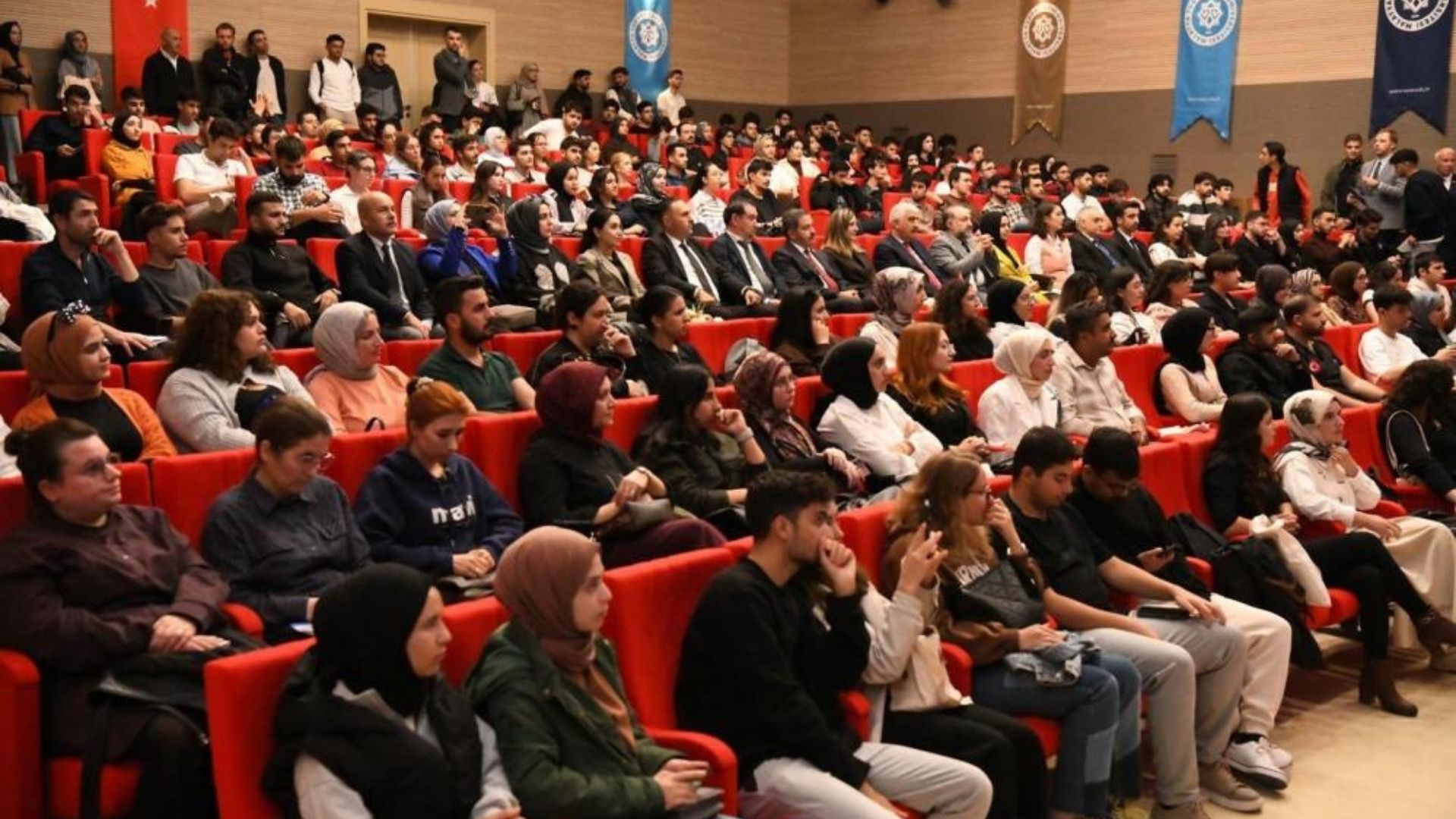 Türkiye’nin Ilk Uzay Mühendisi, Geleceğin Mühendislerine Ilham Verdi (1)