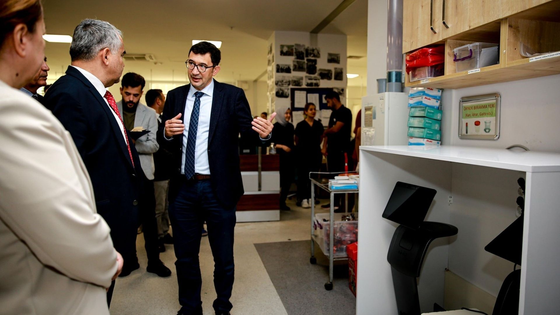 Adü Hastanesi Acil Servisinde Robot Destekli Dönem Başladı (1)